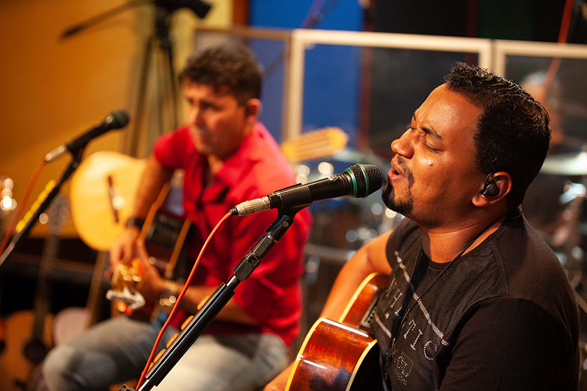 Cantor em sessão acústica