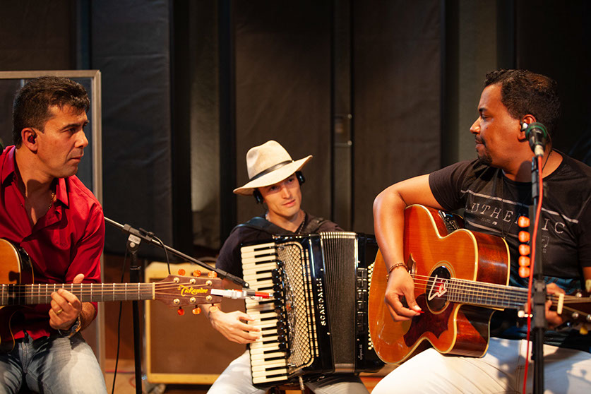 Trio em gravação ao vivo